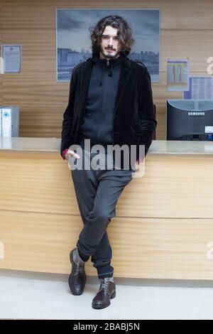 Der Schauspieler Yon Gonzalez posiert während der Präsentation der `Bajo sospecha´ TV Show in Madrid, Spanien. 11. Januar 2016. (ALTERPHOTOS/Victor Blanco) Stockfoto